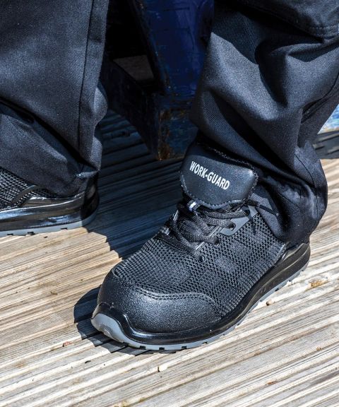 All-black safety trainer