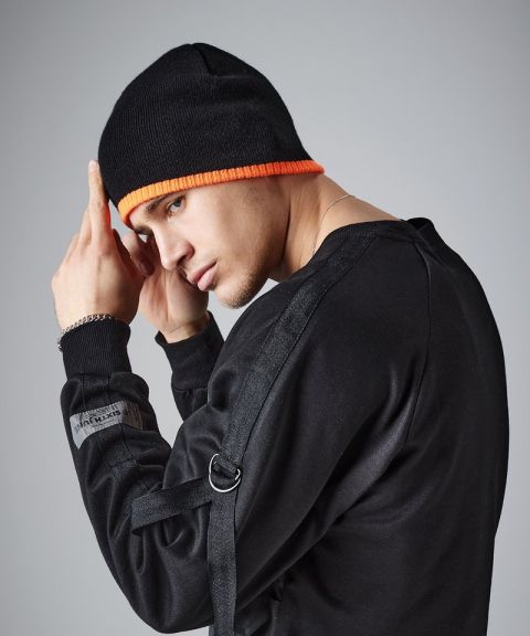 Two-tone pull-on beanie